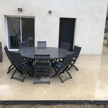 Апартаменты Charmante Maison Шато-Гонтье